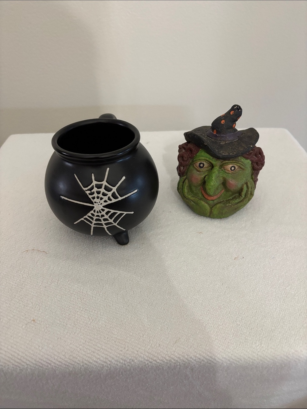 Black Spiderweb Cauldron with Green Witch Head Accent